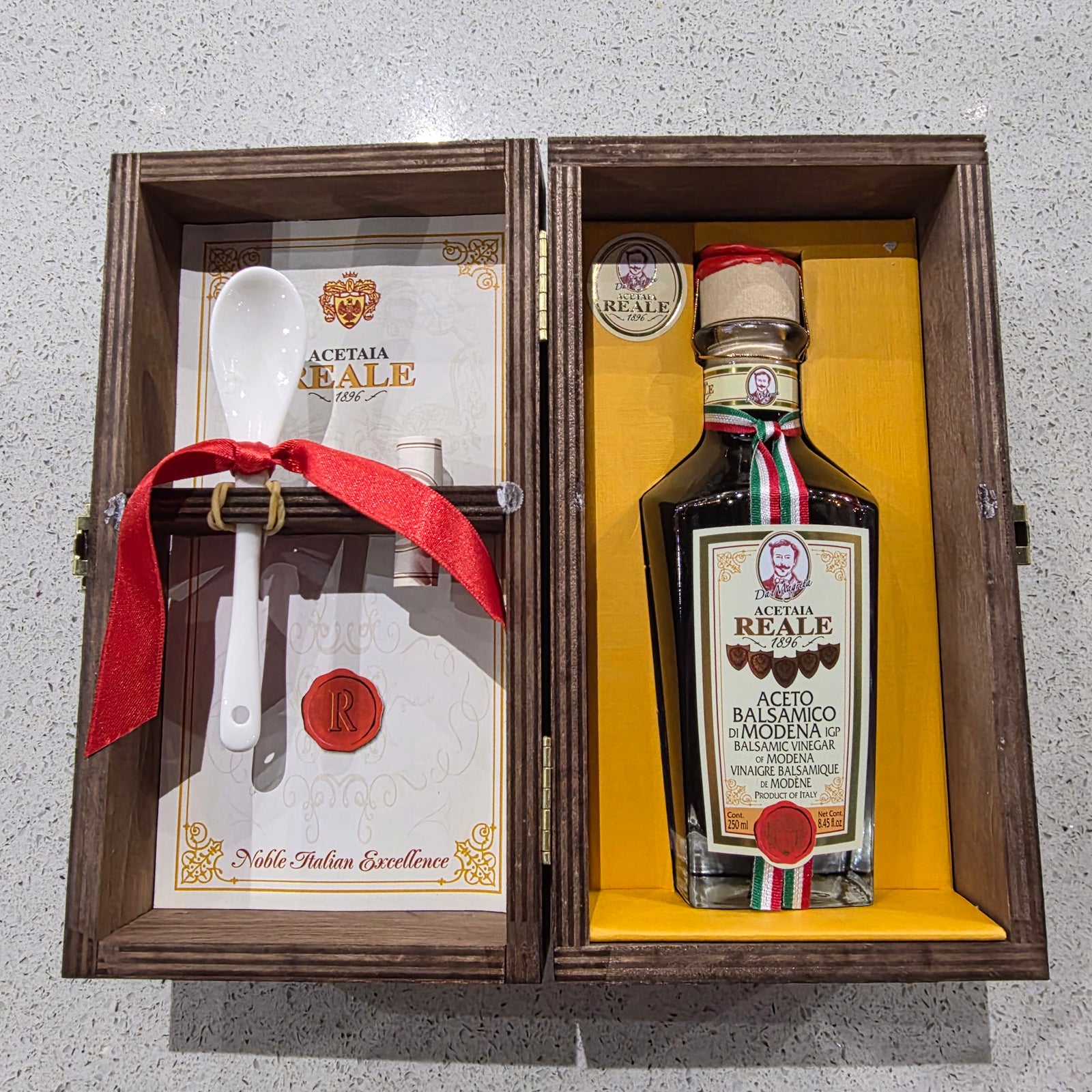Acetaia Reale Balsamic Vinegar of Modena Serie 10 in Wood Box 250ml